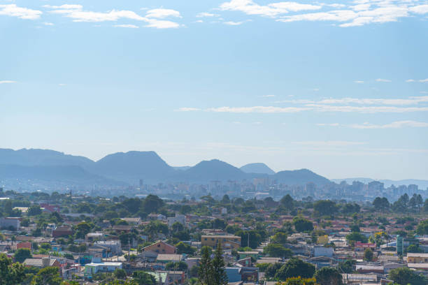 vista panoramica della città di santa maria nello stato brasiliano del rio grande do sul - santa maria foto e immagini stock