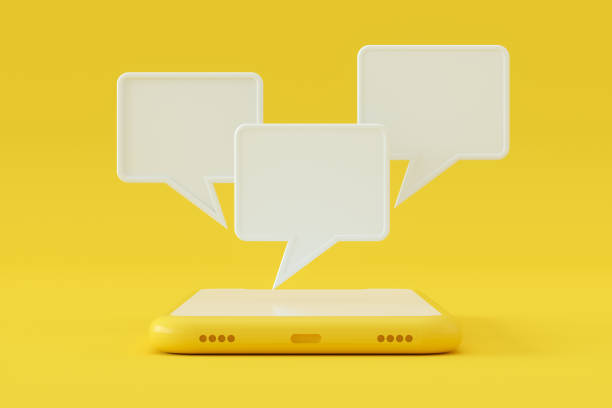 bolla vocale chat sullo schermo dello smartphone - giallo illustrazioni foto e immagini stock