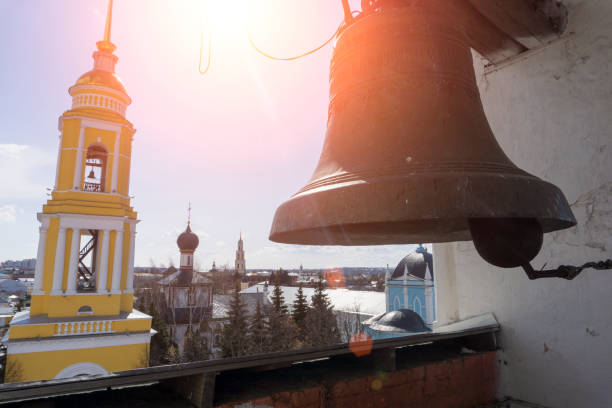 campane nel tempio della chiesa ortodossa russa. campanile di una chiesa cristiana - church bell tower temple catholicism foto e immagini stock