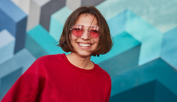 happy millennial woman in sunglasses - camisa de moleton imagens e fotografias de stock