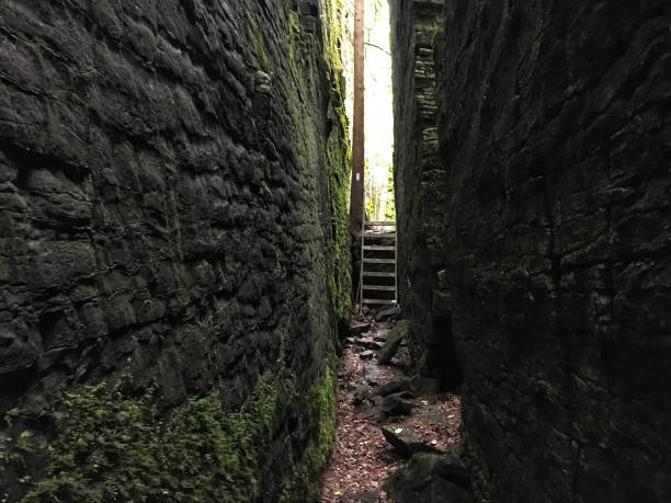 istock The Bruce Trail - Boyd's Crevices 1312035995
