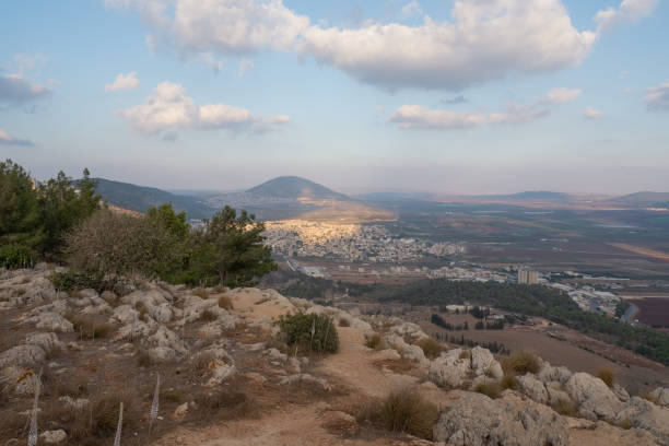 landschaft vom sprungberg in nazareth. panoramablick - nazareth israel stock-fotos und bilder