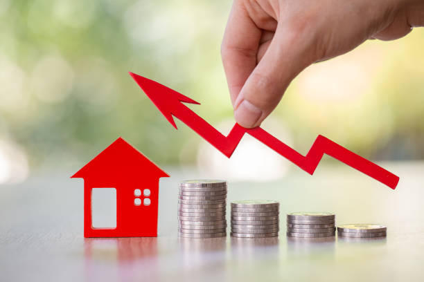 hand  holding graph over the increasing house miniature. property investment and house mortgage financial concept, investment property, real estate, saving money. - real estate imagens e fotografias de stock