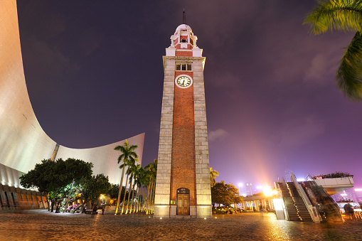 Bissau, Guinea-Bissau: Presidential Palace, originally built for the Portuguese Governor - Heroes of the Fatherland Square, former Empire Square - architects João Aguiar and Galhardo Zilhão.