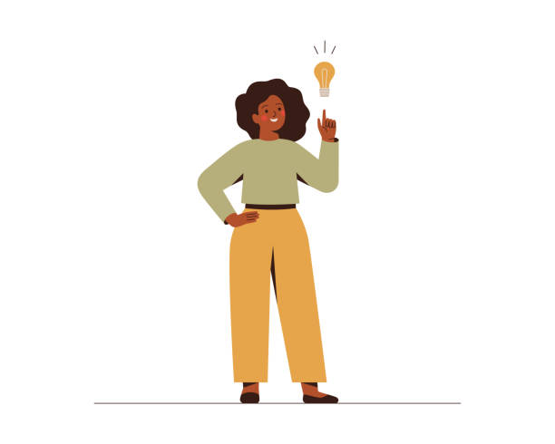illustrations, cliparts, dessins animés et icônes de la femme noire pointe sur l’ampoule au-dessus d’elle. l’entrepreneur féminin africain heureux a l’idée d’affaires. concept d’innovation, de solution et de créativité. - idée illustrations