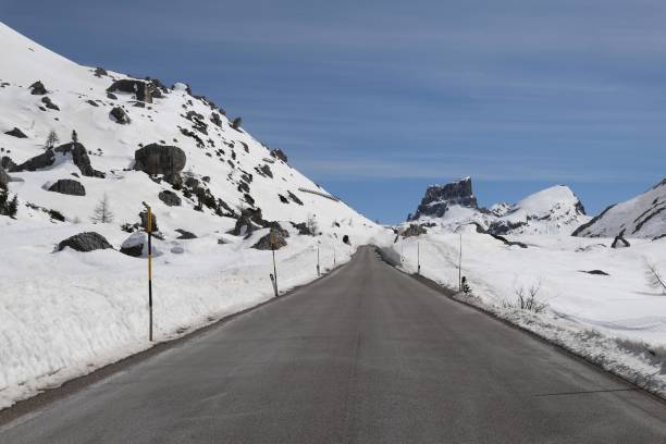 istock CORTINA D'AMPEZZO PASS VAL PAROLA DOLOMITES ITALY 1312098692