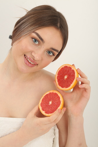 Pretty girl holding grapefruit in hand