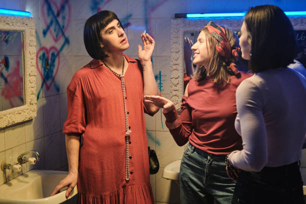 istock Girls talking to transgender 1312121841