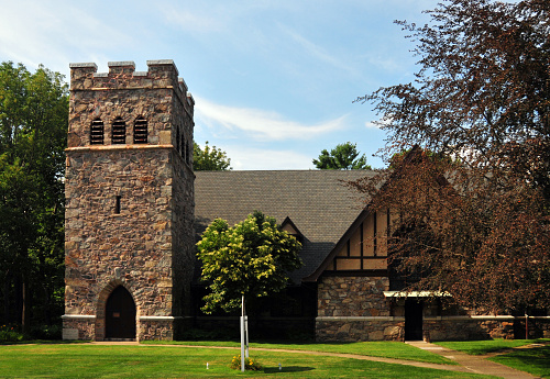 York Harbor, ME, New England, USA: Trinity Episcopal Church (1908) - designed the New York architect Henry Janeway Hardenbergh - fieldstone church, with cruciform design with a crenellated stone bell tower - Episcopal Diocese of Maine - corner of York Street and Woodbridge Road.