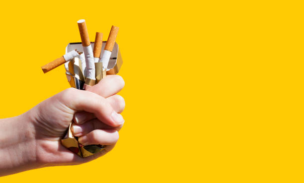 anti-tobacco day - quitting imagens e fotografias de stock