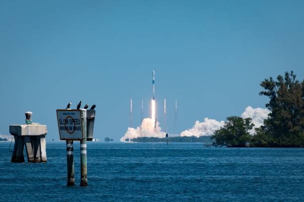 istock SpaceX Falcon 9 Starlink V1.0-L23 Launch on April 7, 2021 1312153572