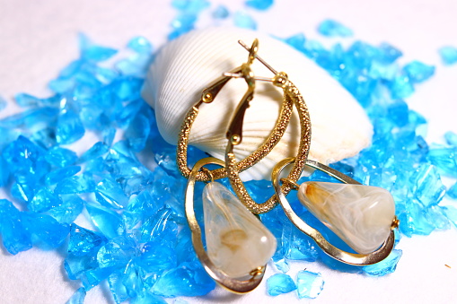 Summery accessories and seashells (blue background)