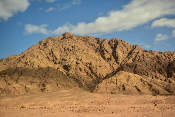 Rugged mountains near Dahab, a popular tourist destination of Egypt by the Red Sea Rugged mountains near Dahab, a popular tourist destination of Egypt by the Red Sea Egypt and Jordan Tours stock pictures, royalty-free photos & images
