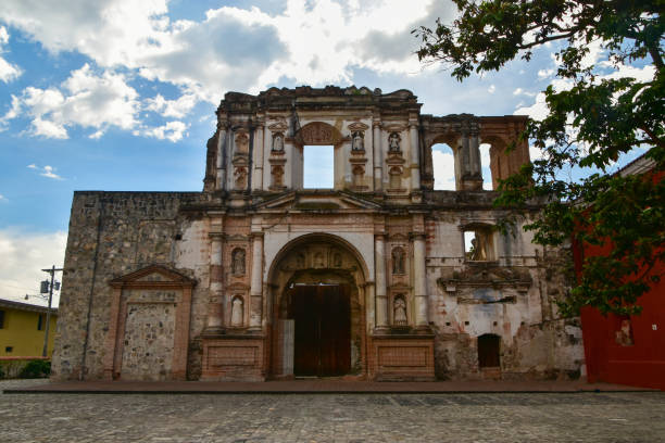 igreja e convento da companhia de jesus em antígua, guatemala - guatemala antigua central america color image - fotografias e filmes do acervo