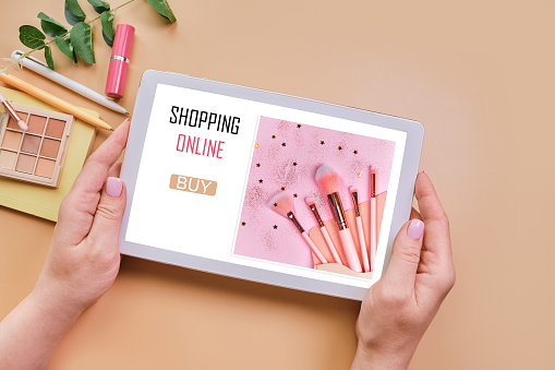 Online Shopping E-Commerce Purchase Market with tablet