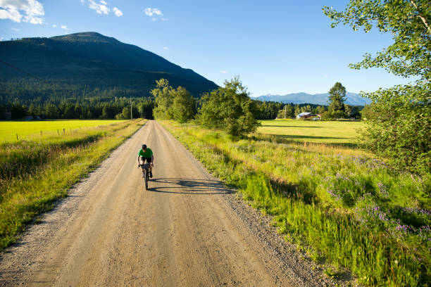 istock Canada Gravel Road Bicycle Ride 1312195552