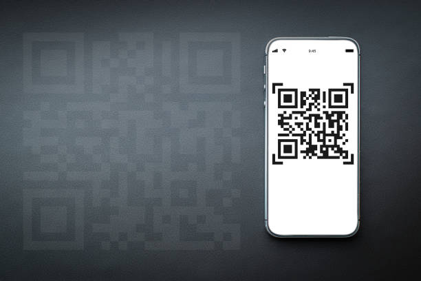 qr-code-zahlung. digitales handy mit qr-code-scanner auf smartphone-bildschirm für zahlung zahlung, scannen barcode-technologie auf dunklem hintergrund. online-shopping, bargeldloses gesellschaftskonzept. - bar code medicine healthcare and medicine label stock-fotos und bilder