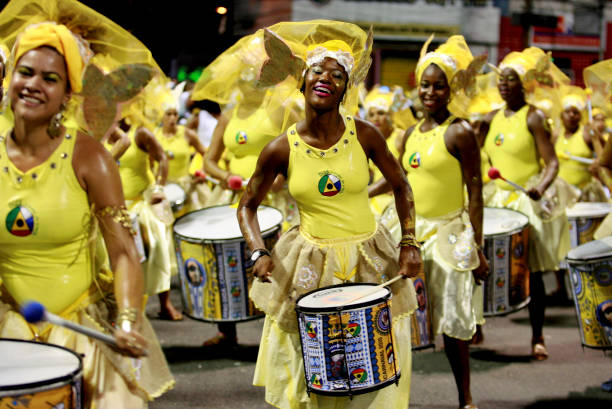 mitglieder der band dida bei salvador karneval - samba (brazilian) stock-fotos und bilder