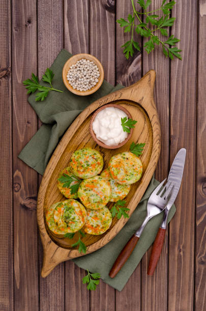 fried vegetable cutlets - cauliflower vegetable portion cabbage imagens e fotografias de stock