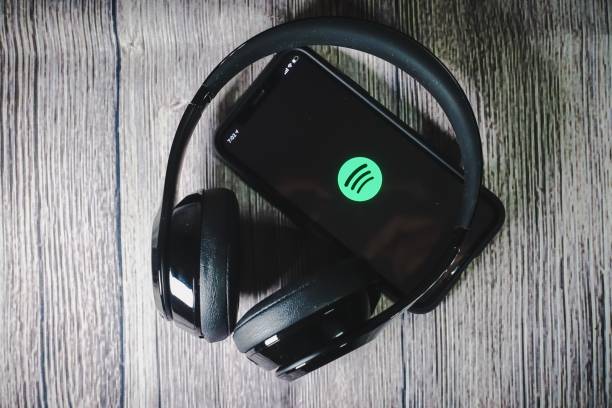 ekran iphone'a 11 z ikoną spotify - spotify zdjęcia i obrazy z banku zdjęć