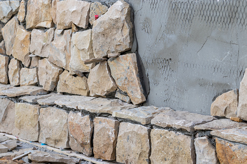 Wall cladding with natural decorative stones.