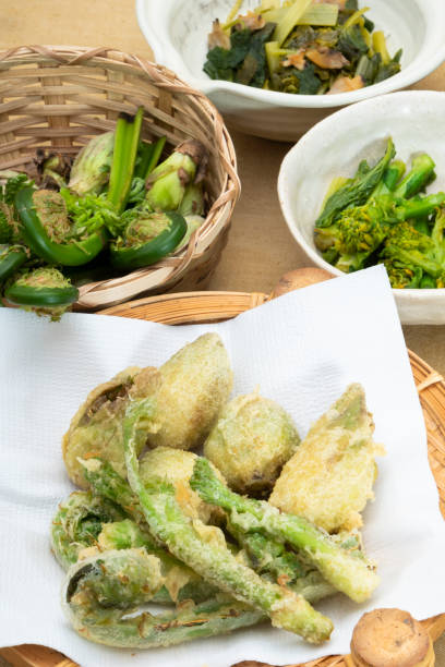 istock Spring wild vegetable tempura and small bowl 1312250138