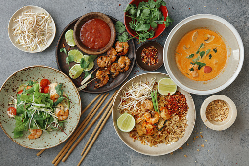 Platos clásicos de comida tailandesa photo