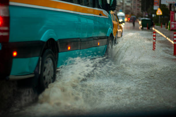 雨の中の都市 - taxi transportation motion city ストックフォトと画像