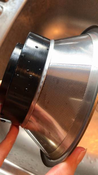 istock Holding juice blade basket 1312304495