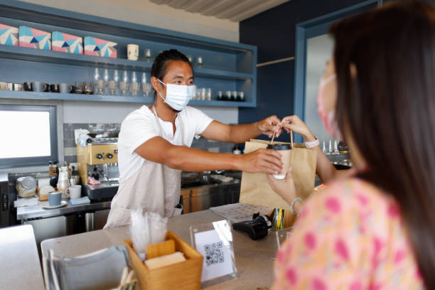 istock Service that's friendly and hygienic 1312321887