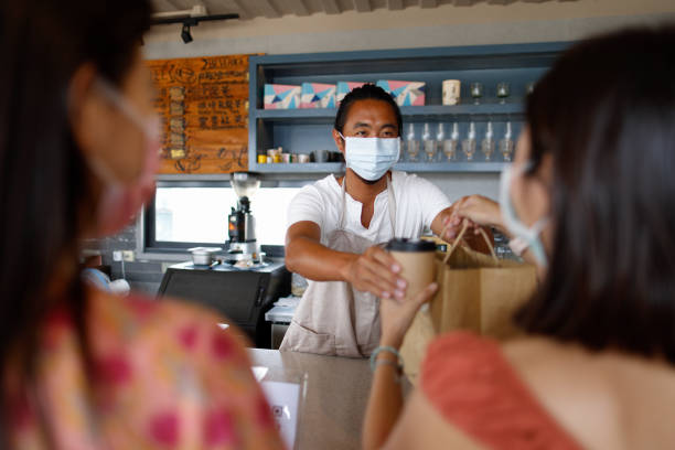 istock Service that's friendly and hygienic 1312322213