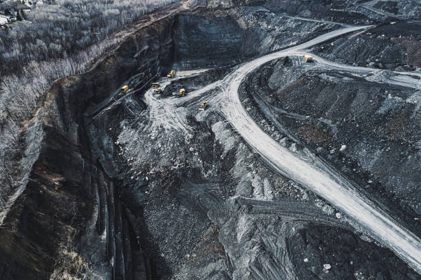 vista aérea de la mina de carbón - tailings fotografías e imágenes de stock