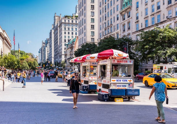 Vendors of hot dogs and beverages in front of the Metropolitan Museum of Art New York City, United States - August 26, 2017: Vendors of hot dogs and beverages in front of the Metropolitan Museum of Art, Fifth Avenue, Manhattan. upper east side manhattan stock pictures, royalty-free photos & images