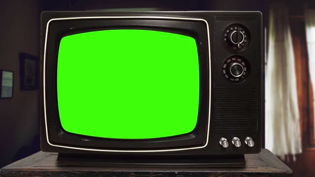 Stok Video  Vintage Television Set Green Background with Noise and Static. Intro and Outro, Zoom In. You can replace green screen with the footage or picture you want with “Keying” effect in AE and any Editing Software