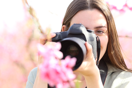 Photographer photographing flowers with macro lens and dslr