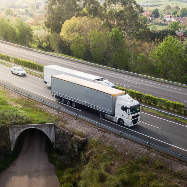Overtaking Ines 750+ Dangerous Overtaking Stock Photos, Pictures & Royalty-Free Images ...