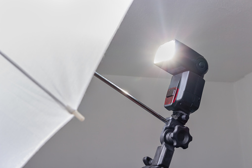 Dedicated tripod flash with white umbrella