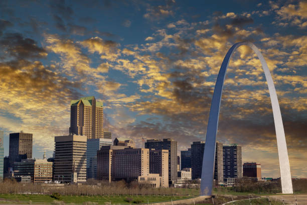 istock Indiana state on sunset time on Indianapolis skyline and the panoramic at twilight 1312393575