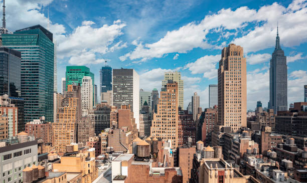 マンハッタンの超高層ビル、ニューヨーク市、曇りの春の日の空中写真 - overcast day new york city manhattan ストックフォトと画像