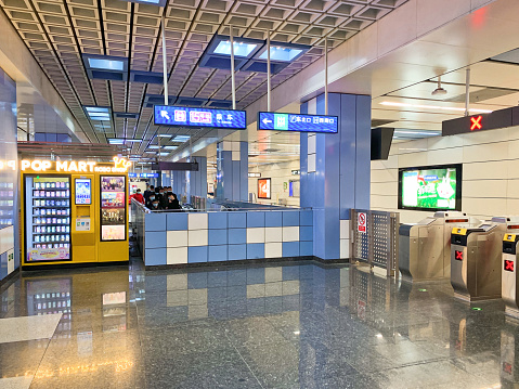 April 13, 2021: Beijing Subway Line 14, WANGJING Station Hall