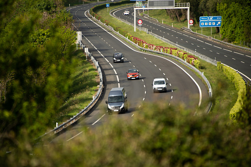 A multiple lane highway with traffic