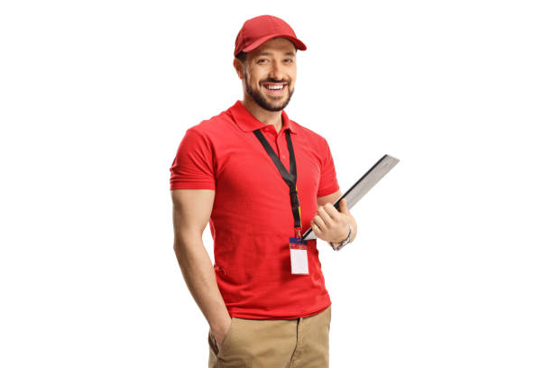 sprzedawca uśmiechając się do kamery - t shirt men red portrait zdjęcia i obrazy z banku zdjęć
