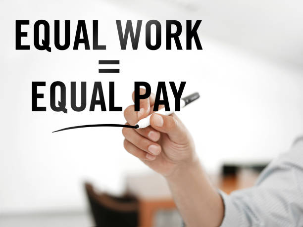 gleiche arbeit gleiche bezahlung - equal sign fotos stock-fotos und bilder