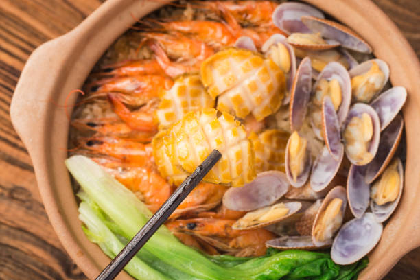 istock Cantonese style seafood rice pot 1312487007