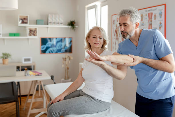 istock Does the pain worsen at night? 1312488003