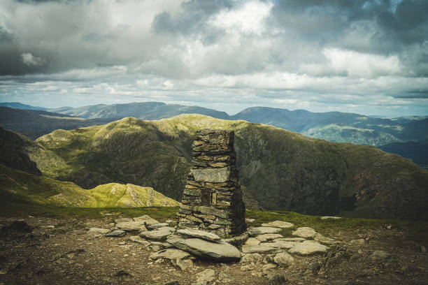 vecchio coniston - old man of coniston foto e immagini stock