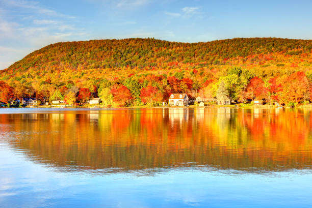 jesień w berkshires w massachusetts - massachusetts the berkshires autumn mountain zdjęcia i obrazy z banku zdjęć