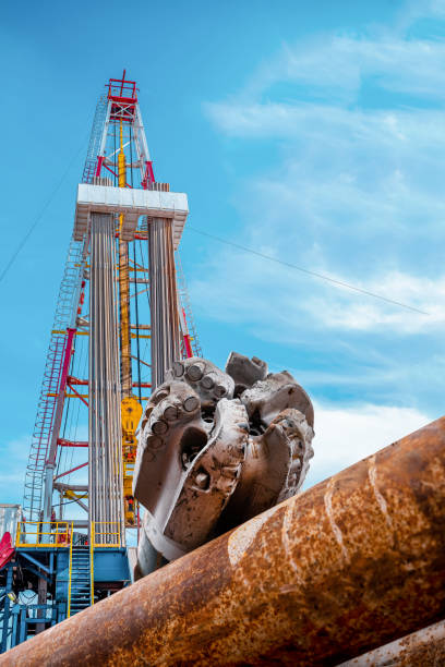 equipamento de perfuração de óleo para a reforma. cabeça de perfuração de óleo usado. brocas de óleo tricone. o pdc desgastado furou a broca. - exploration industry oil industry drill bit - fotografias e filmes do acervo