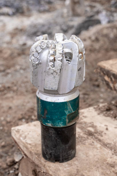 equipamento de perfuração de petróleo para a loção. cabeça de perfuração de óleo usado. brocas de óleo tricone. - exploration industry oil industry drill bit - fotografias e filmes do acervo