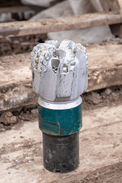 equipamento de perfuração de petróleo para a loção. cabeça de perfuração de óleo usado. brocas de óleo tricone. - exploration industry oil industry drill bit - fotografias e filmes do acervo